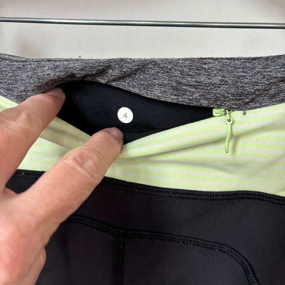 Lululemon leggings with Ruching Detail Size 4 - Picture 2 of 9